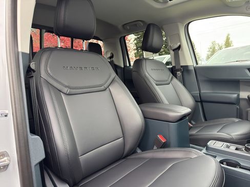 New 2025 Ford Maverick Lariat w/ Black Appearance Package image 28