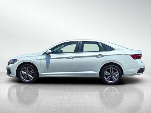 Used 2023 Volkswagen Jetta SE w/ Panoramic Sunroof Package FWD image 8