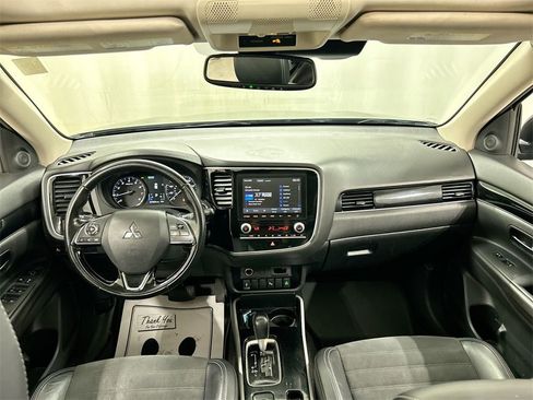 Used 2020 Mitsubishi Outlander SE image 18