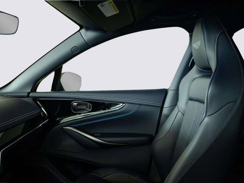 New 2026 Aston Martin DBX 707 image 13