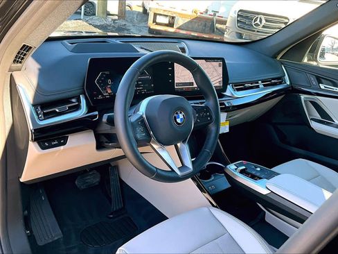 Used 2025 BMW X1 xDrive28i w/ Technology Package image 18