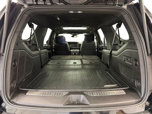 Used 2024 GMC Yukon XL Denali AWD/4WD image 34