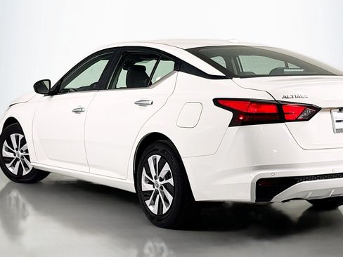 Used 2025 Nissan Altima 2.5 S FWD image 15