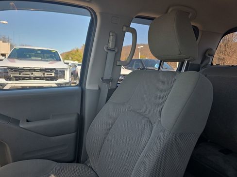 Used 2018 Nissan Frontier SV image 41
