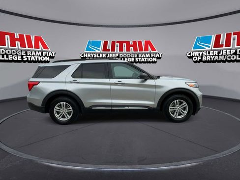 Used 2022 Ford Explorer XLT image 9