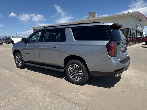 Used 2025 Chevrolet Suburban Z71 AWD/4WD image 3
