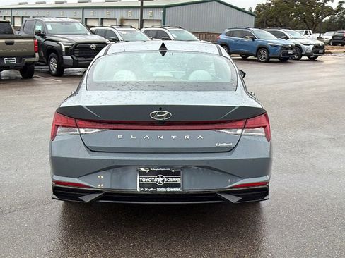 Used 2023 Hyundai Elantra Limited image 4