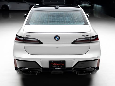 Used 2024 BMW 760i xDrive image 24