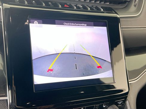 Used 2022 Jeep Grand Cherokee Altitude AWD/4WD image 13