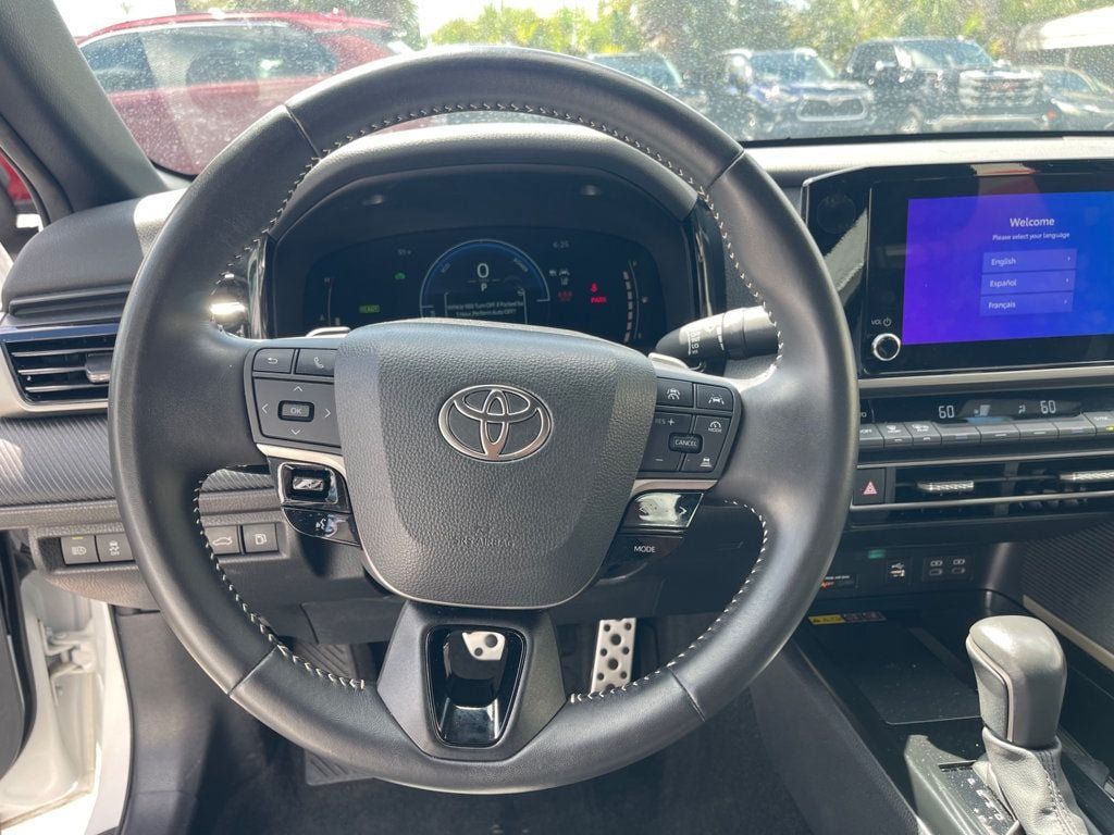 Used 2025 Toyota Camry SE FWD image 13