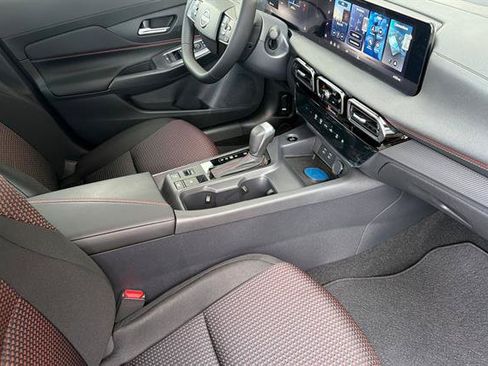 New 2027 Nissan Sentra SR w/ Floor Mat Package FWD image 16