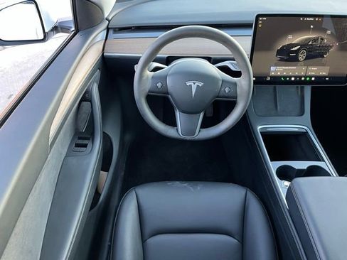Used 2024 Tesla Model Y Long Range image 8