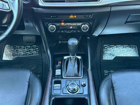 Used 2018 MAZDA MAZDA3 Touring FWD image 26