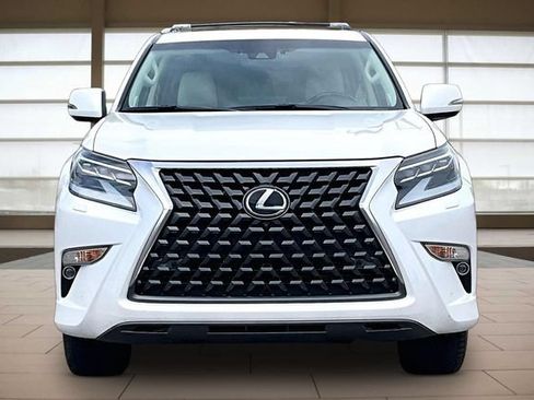 Used 2023 Lexus GX 460 Luxury w/ Accessory Package AWD/4WD image 3