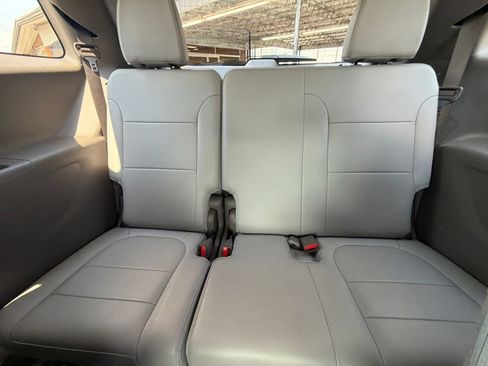 Used 2020 Chevrolet Traverse Premier FWD image 17