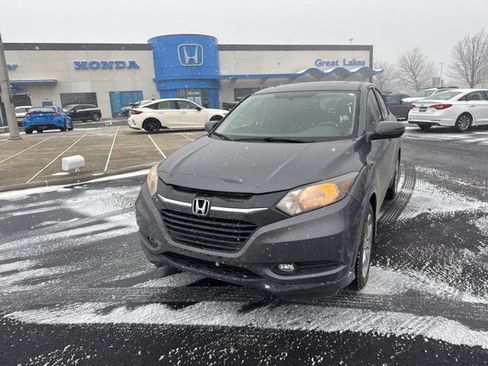 Used 2017 Honda HR-V EX image 2