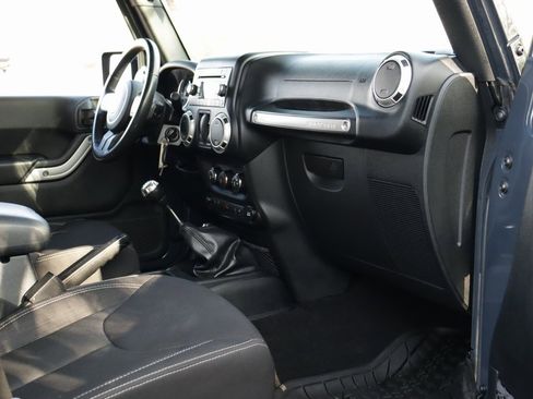 Used 2018 Jeep Wrangler Rubicon w/ Cold Weather Group image 23