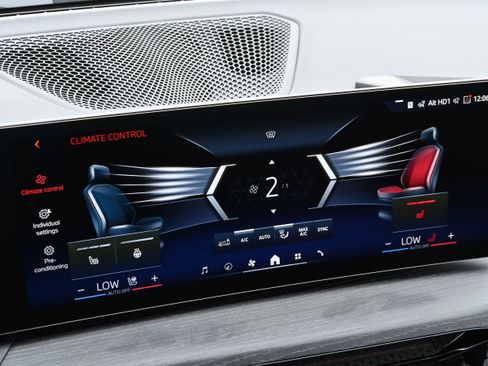 New 2026 BMW 330i xDrive Sedan w/ M Sport Package image 18