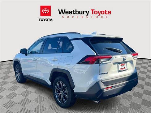 Certified 2022 Toyota RAV4 XLE Premium AWD/4WD image 8