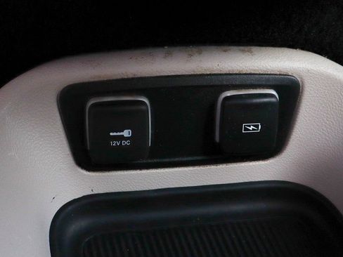 Used 2021 Chrysler Pacifica Touring-L image 40