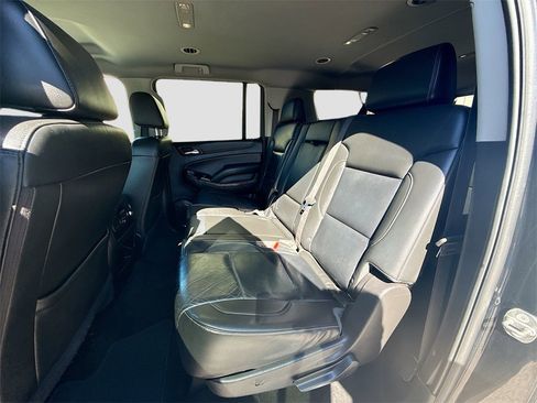 Used 2018 Chevrolet Suburban LT image 26