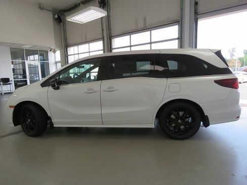 Used 2023 Honda Odyssey Sport image 16