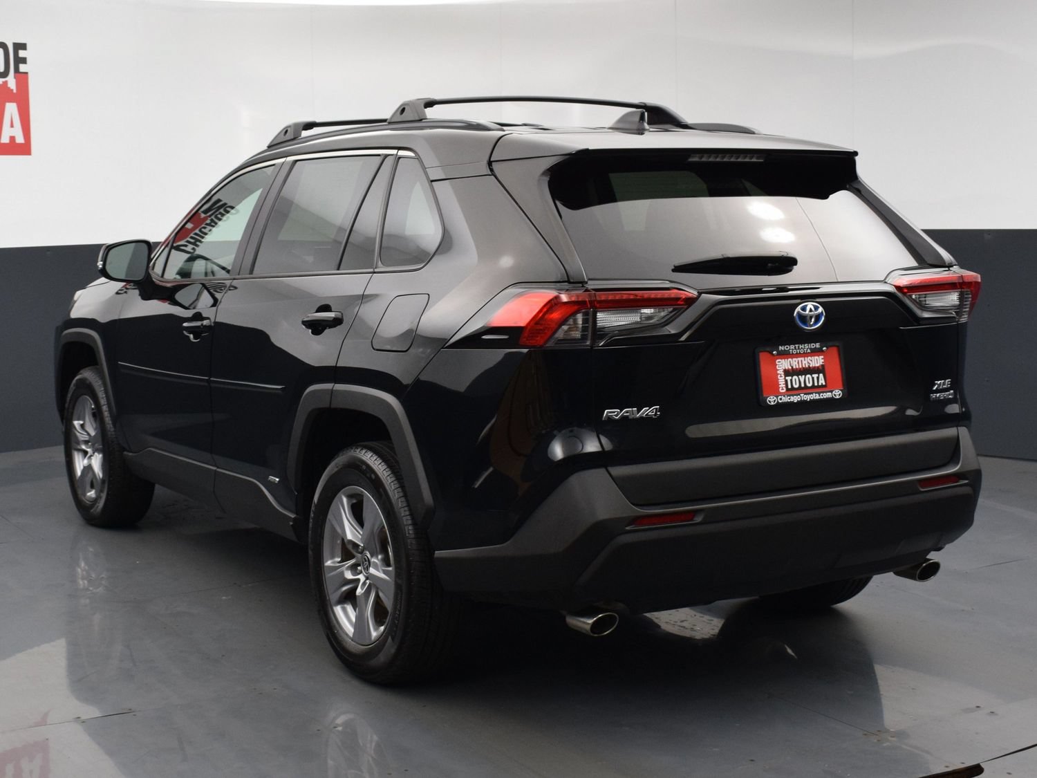Used 2022 Toyota RAV4 XLE AWD/4WD image 3