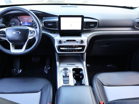 Used 2022 Ford Explorer XLT w/ Equipment Group 202A image 18