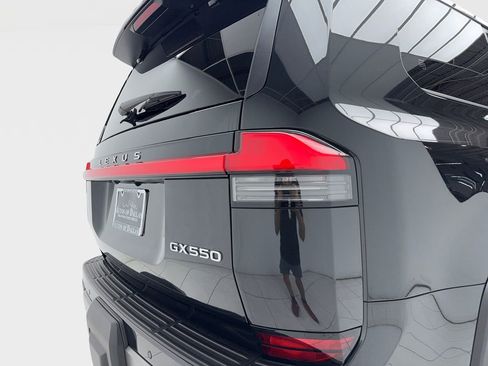 Used 2025 Lexus GX 550 image 7