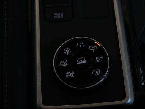 Used 2025 Nissan Pathfinder SL AWD/4WD image 33
