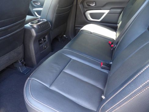 Used 2018 Nissan Titan SV w/ SV Convenience Package image 23