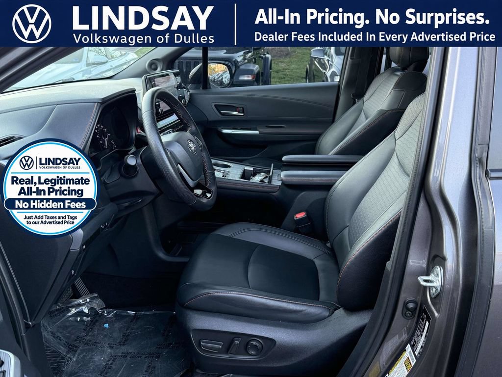 Used 2022 Toyota Sienna XSE w/ XSE Plus Package FWD image 11