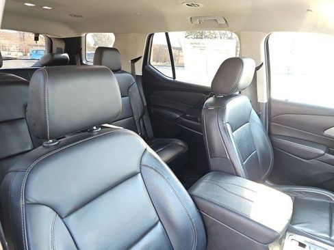 Used 2020 Chevrolet Traverse LT w/ Driver Confidence II Package image 12