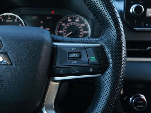 Used 2024 Mitsubishi Outlander SE image 14