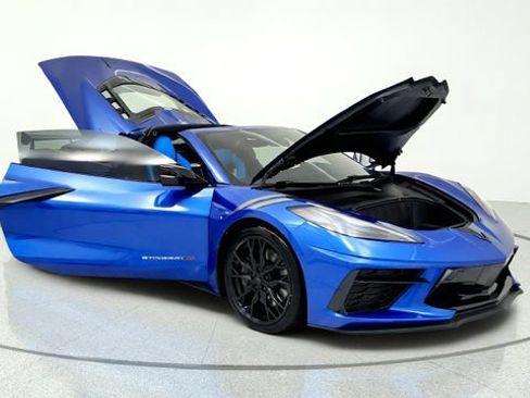 Used 2023 Chevrolet Corvette Stingray Premium Cpe w/ Z51 Performance Package RWD image 11
