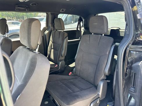 Used 2018 Dodge Grand Caravan SE FWD image 15