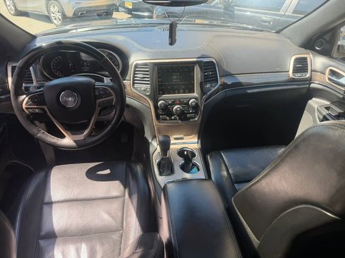 Used 2017 Jeep Grand Cherokee Overland AWD/4WD image 27
