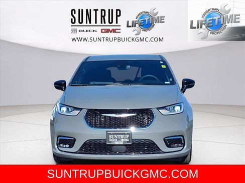 Used 2025 Chrysler Pacifica Select image 36