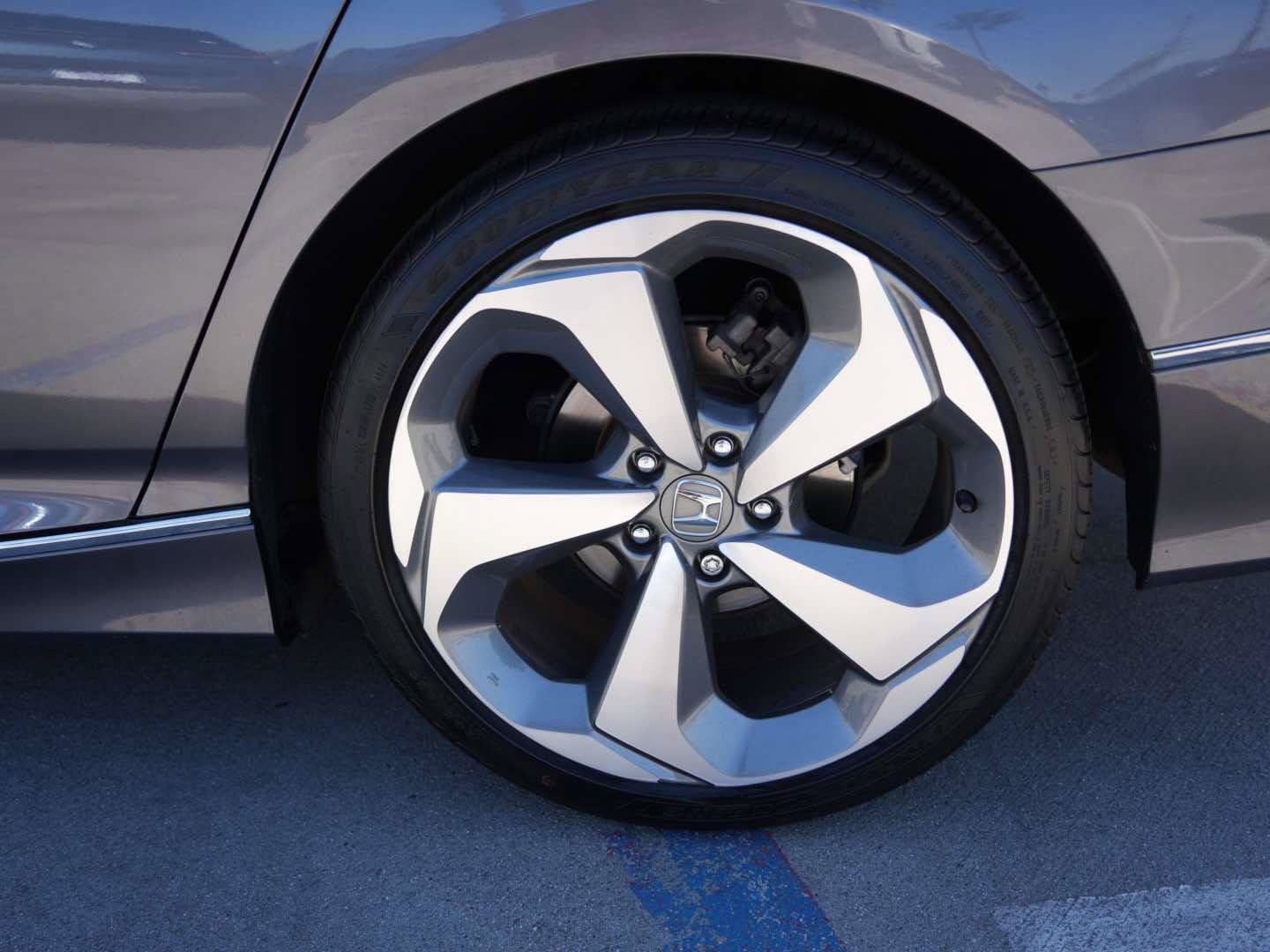 Used 2019 Honda Accord Touring image 6