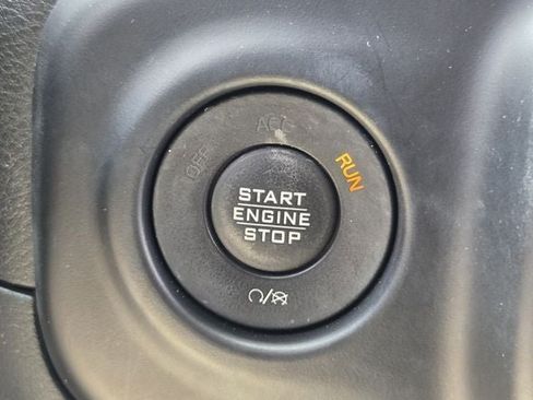 Used 2020 Jeep Wrangler Unlimited Sahara AWD/4WD image 30