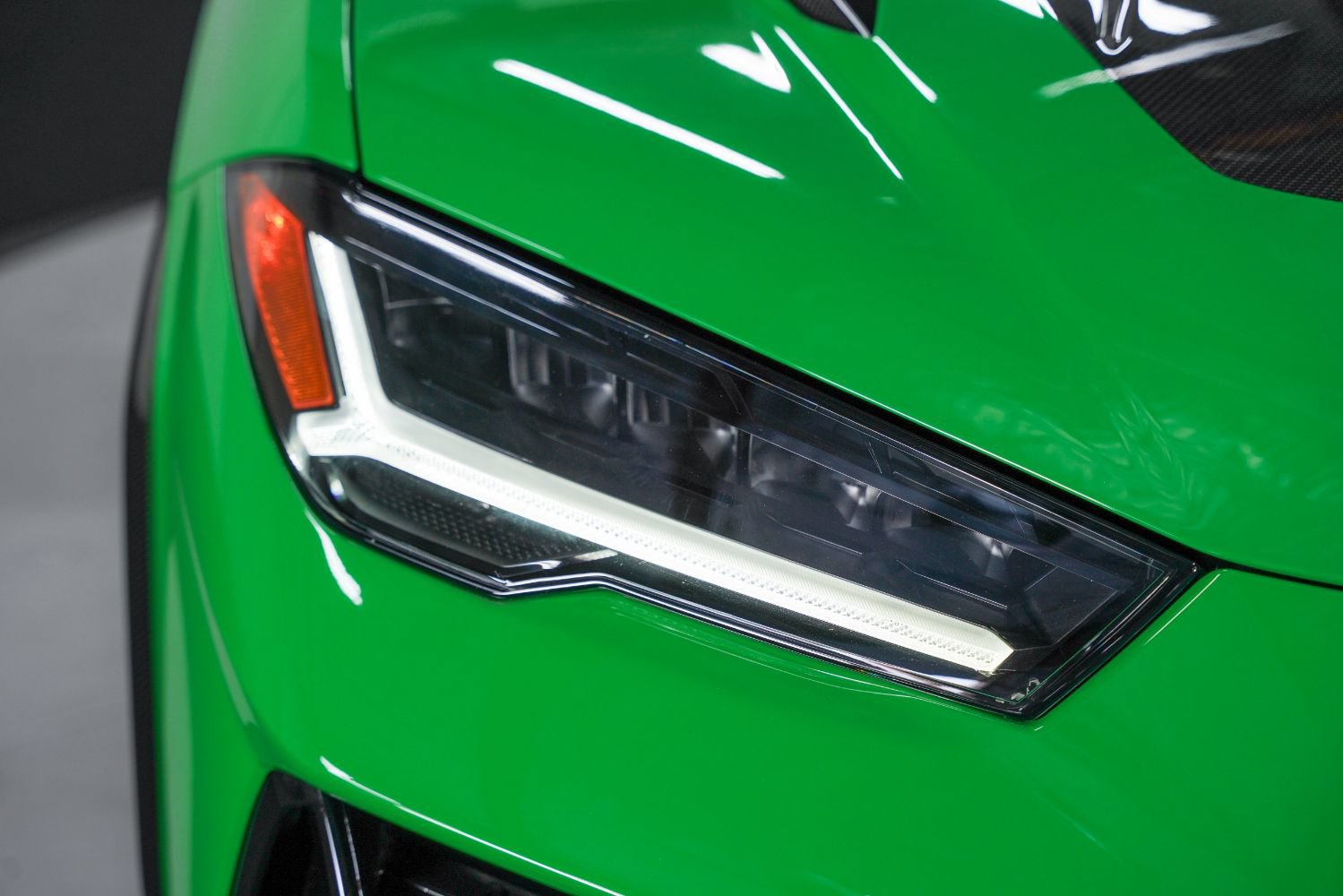 Used 2023 Lamborghini Urus Performante AWD/4WD image 12