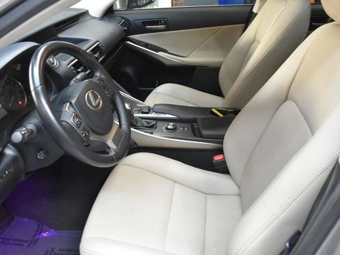 Used 2018 Lexus IS 300 AWD image 19