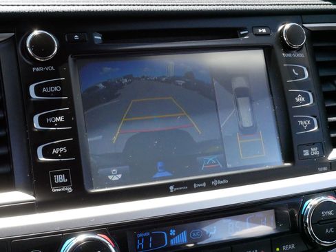 Used 2017 Toyota Highlander Limited Platinum AWD/4WD image 31