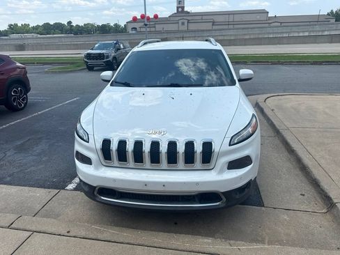 Used 2017 Jeep Cherokee Limited w/ Technology Group FWD image 5