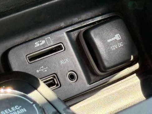 Used 2017 Jeep Cherokee Limited w/ Luxury Group AWD/4WD image 33
