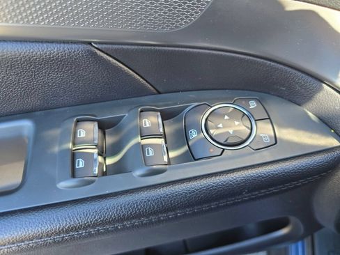 Used 2018 Ford Explorer XLT AWD/4WD image 18