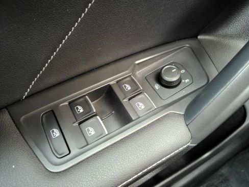 Used 2023 Volkswagen Tiguan SE FWD image 36