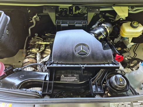 Used 2024 Mercedes-Benz Sprinter 2500 image 22