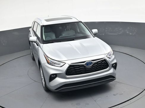 Used 2023 Toyota Highlander Limited image 25