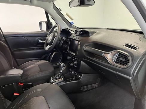 Used 2023 Jeep Renegade Latitude AWD/4WD image 11